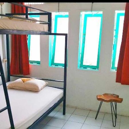 Laura'S Backpacker 523 Yogyakarta Exterior foto