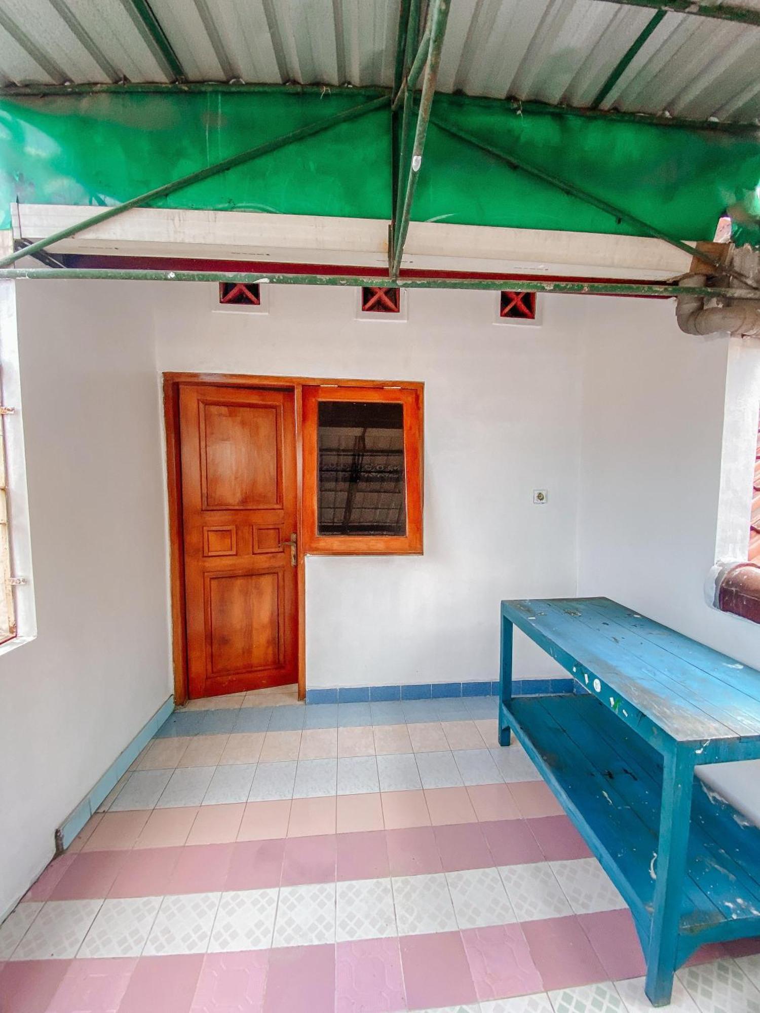 Laura'S Backpacker 523 Yogyakarta Exterior foto