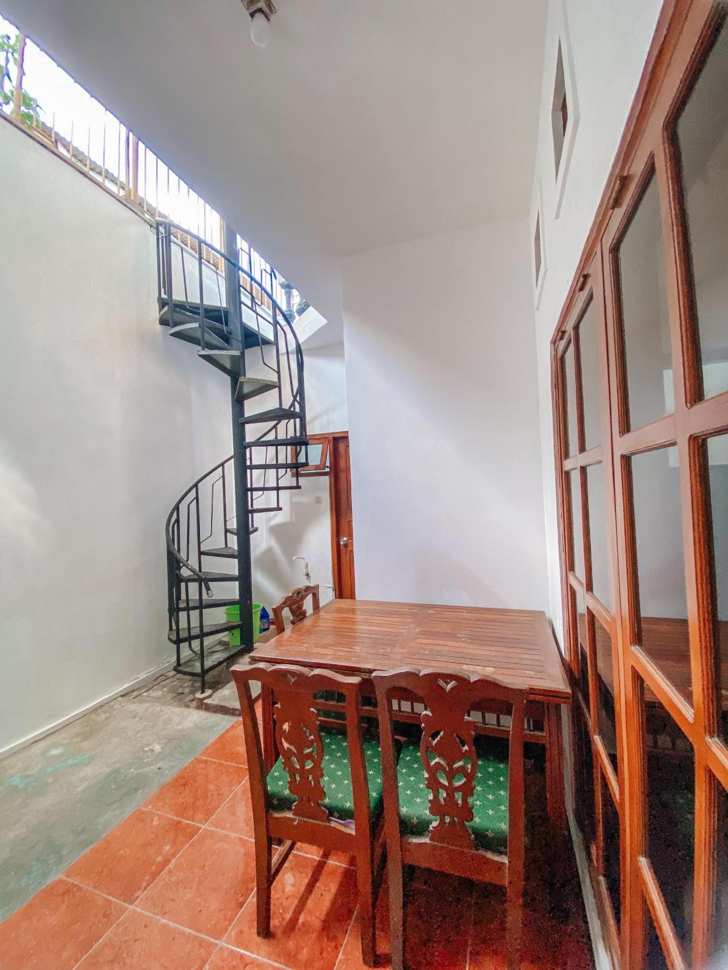 Laura'S Backpacker 523 Yogyakarta Exterior foto